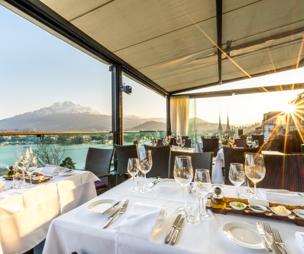 11_Hotel Montana Luzern Scala Restaurant Terrasse